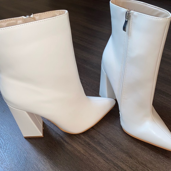 Boohoo Flared Heel Sock Boots - Picture 4 of 8